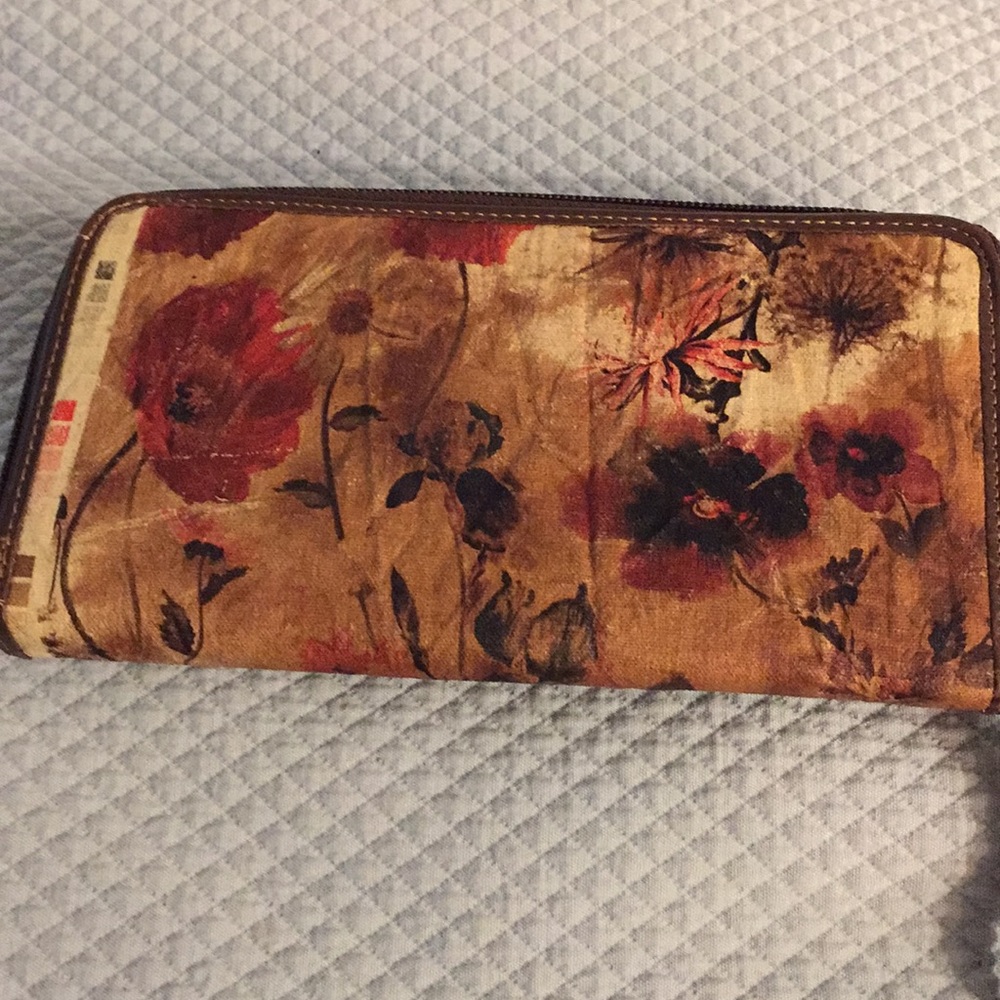 TOPSHOP Zip Closure Wallet - Picture 4 of 6